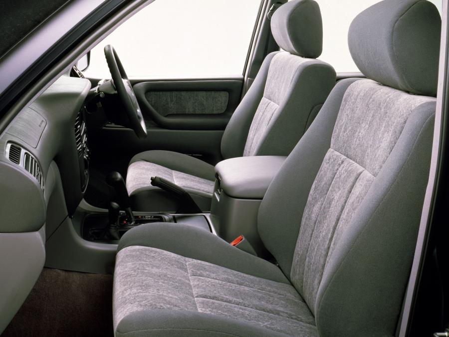  Toyota Land Cruiser 100 Wagon VX 1998 года  (JP) (фото 3 из 7)